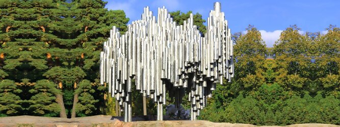 Trip Estland Reisetipps - Sibelius Monument in Helsinki, Finnland. Wie stilisierte Orgelpfeifen, verblüfft die abstrakt kühne Optik dieser Skulptur und symbolisiert das kreative künstlerische Musikschaffen des weltberühmten finnischen Komponisten Jean Sibelius. Das imposante Denkmal liegt in einem wunderschönen Park. Der als „Johann Julius Christian Sibelius“ geborene Jean Sibelius ist für die Finnen eine äußerst wichtige Person und gilt als Ikone der finnischen Musik. Die bekanntesten Werke des freischaffenden Komponisten sind Symphonie 1-7, Kullervo und Violinkonzert. Unzählige Besucher aus nah und fern kommen in den Park, um eines der meistfotografierten Denkmäler Finnlands zu sehen.